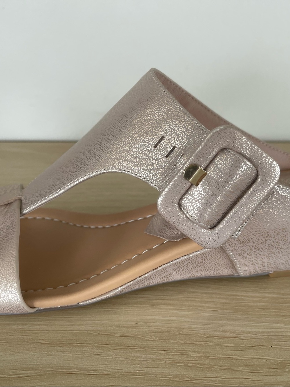 Donald Pliner Women's Ofelia Gold Wedge Comfort Sandal 11M